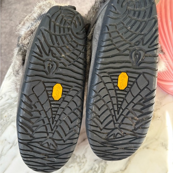 Manitobah Gray Suede Beaded Mukluks Women’s Size 9 - Picture 6 of 9
